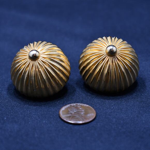 Vintage 1950s Vendome Gold Plated Dome Clip Earrings, Lightweight - Picture 6 of 10